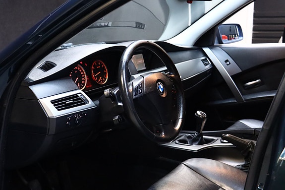 BMW 523i 9 of 24