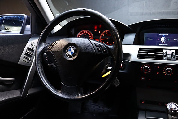 BMW 523i 16 of 24