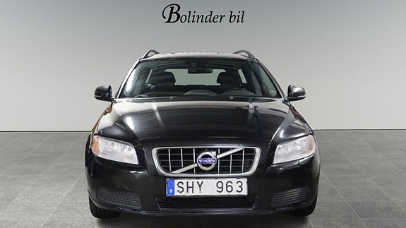 Volvo V70 2 of 18