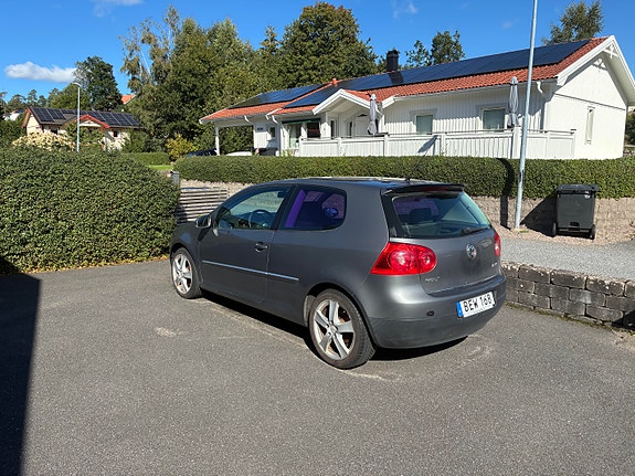 Volkswagen Golf V 2 of 7
