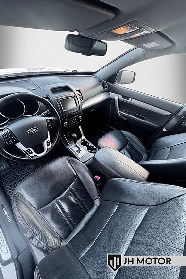 Kia Sorento 10 of 16