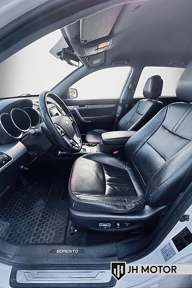 Kia Sorento 10 of 17