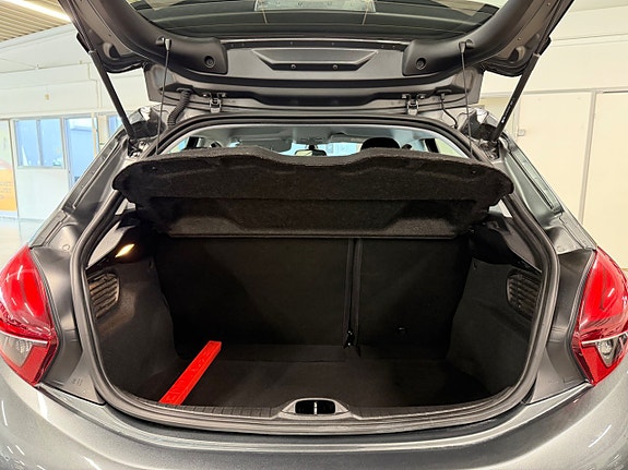 Peugeot 208 5 of 15