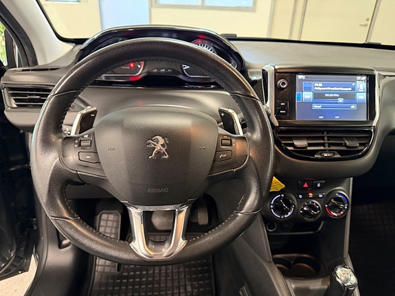 Peugeot 208 10 of 15