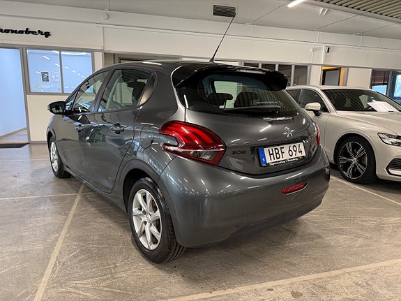 Peugeot 208 4 of 15