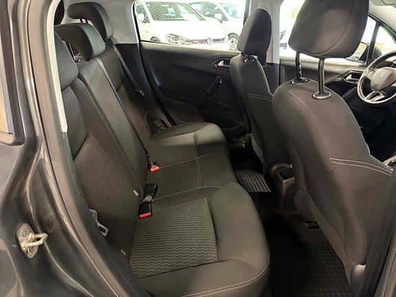 Peugeot 208 6 of 15