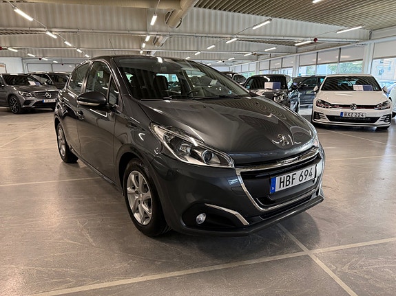 Peugeot 208 2 of 15