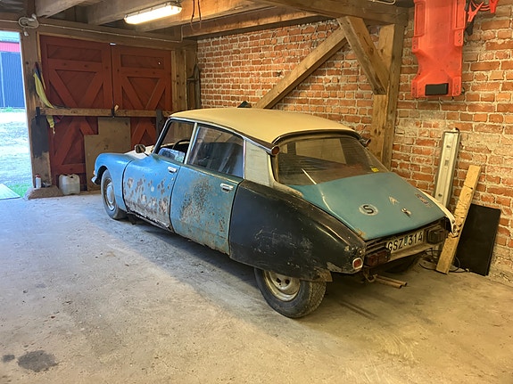 Citroen DS20 2 of 11