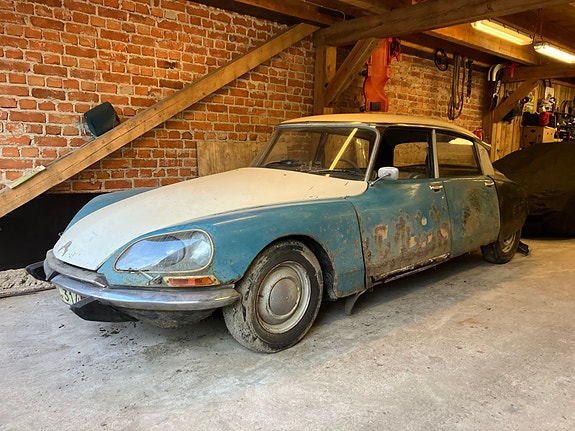 Citroen DS20 3 of 11