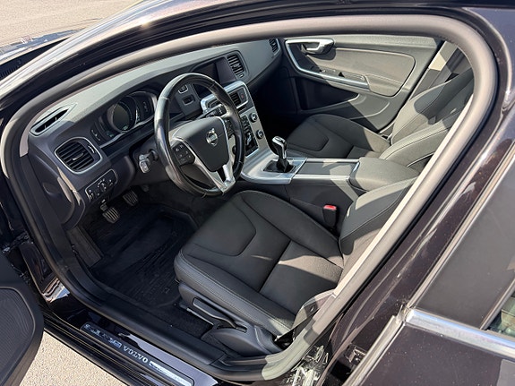 Volvo S60 5 of 6