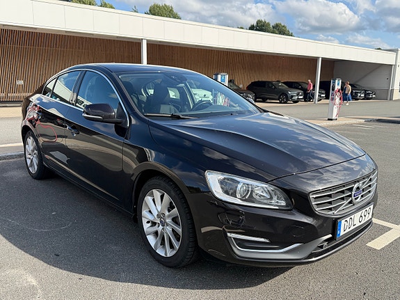 Volvo S60 2 of 6