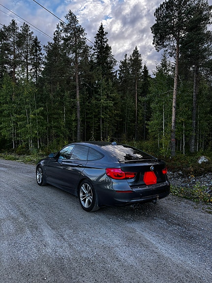 BMW 320d 2 of 11
