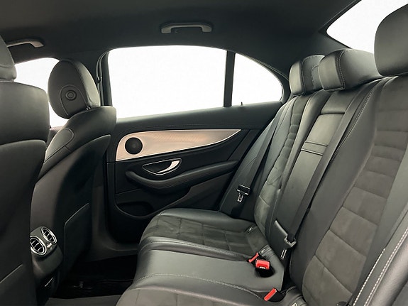 Mercedes-Benz E200 d 28 of 30