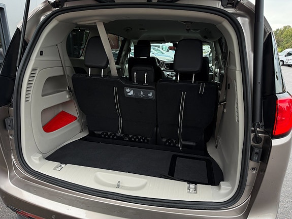 Chrysler Pacifica 21 of 30