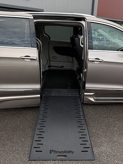 Chrysler Pacifica 7 of 30