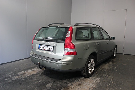 Volvo V50 4 of 19