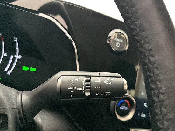 Lexus NX350h 14 of 29