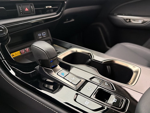 Lexus NX350h 18 of 29