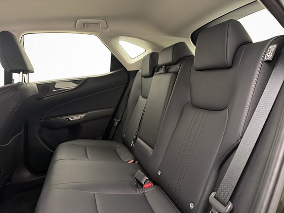 Lexus NX350h 23 of 29
