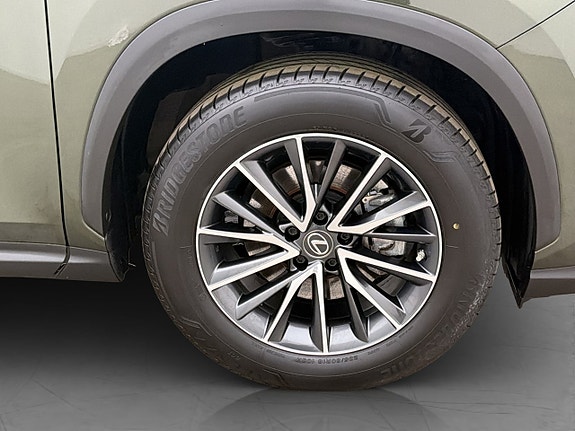 Lexus NX350h 29 of 29
