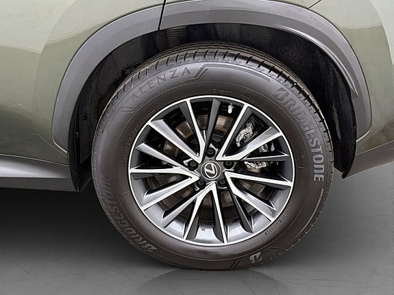 Lexus NX350h 28 of 29