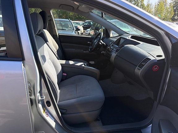 Toyota Prius 16 of 18