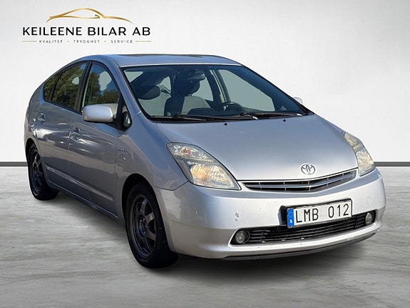 Toyota Prius 4 of 18