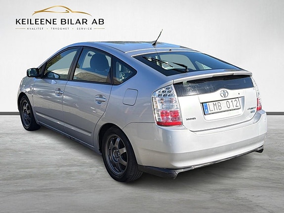 Toyota Prius 8 of 18