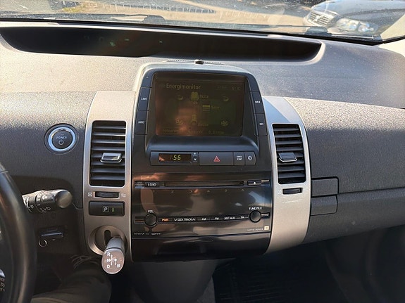 Toyota Prius 14 of 18