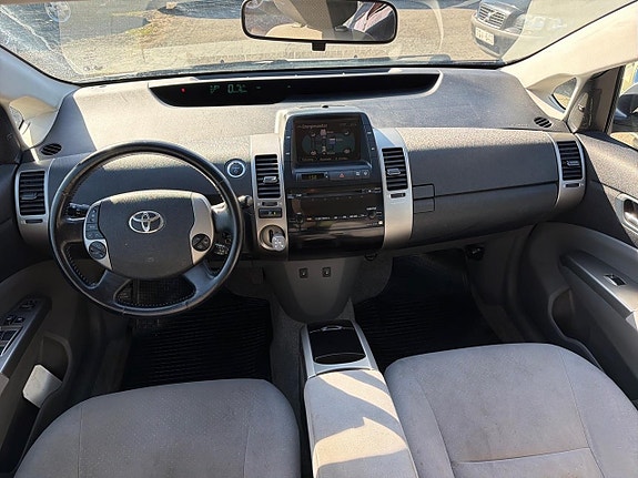 Toyota Prius 17 of 18