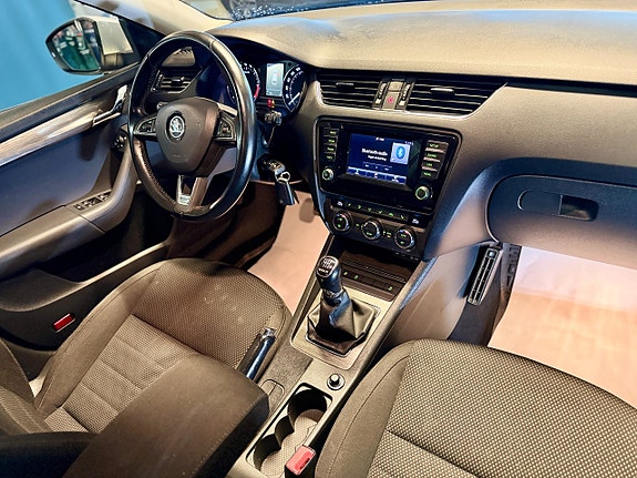 Skoda Octavia Scout 9 of 15