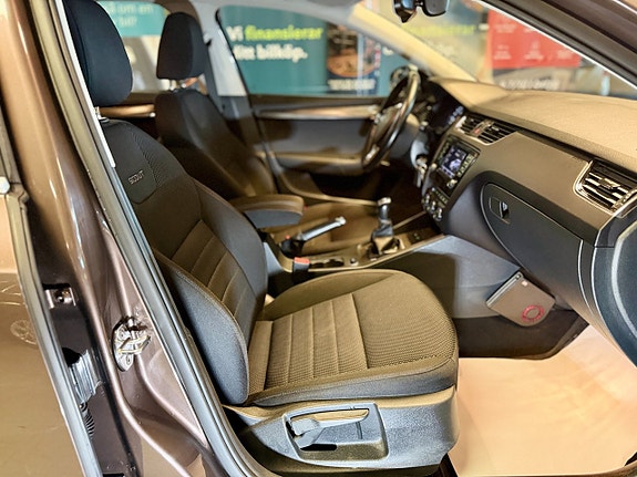 Skoda Octavia Scout 5 of 15