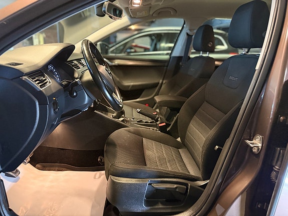 Skoda Octavia Scout 6 of 15