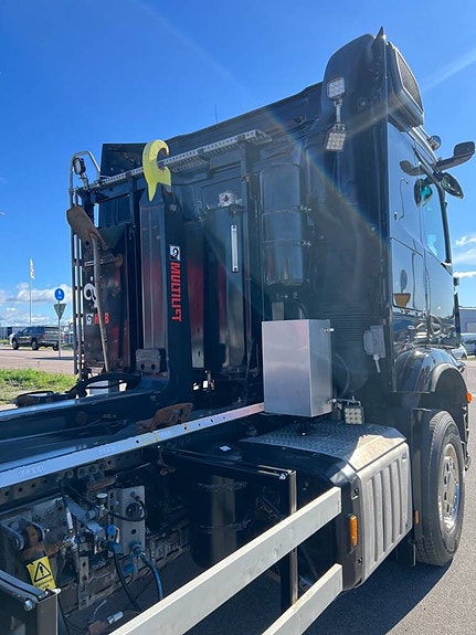 Mercedes Arocs 3251 Tridem Lastväxlare, Fullt Plogutrustad 7 of 12