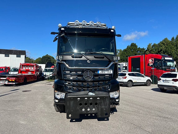 Mercedes Arocs 3251 Tridem Lastväxlare, Fullt Plogutrustad 2 of 12
