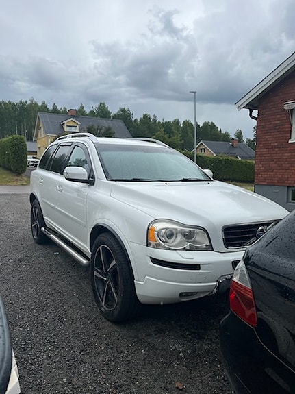 Volvo XC90 2 of 10