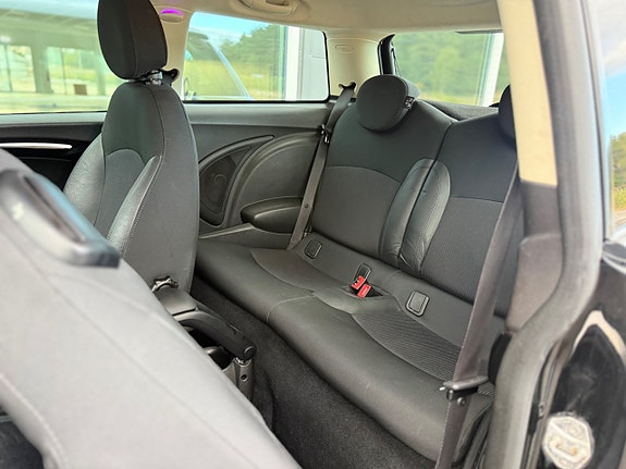 MINI Cooper 18 of 30