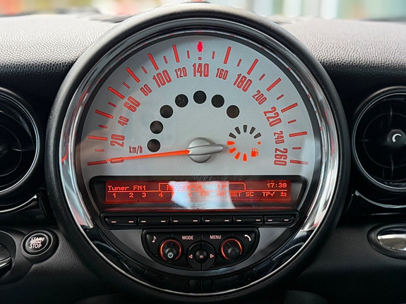 MINI Cooper 22 of 30