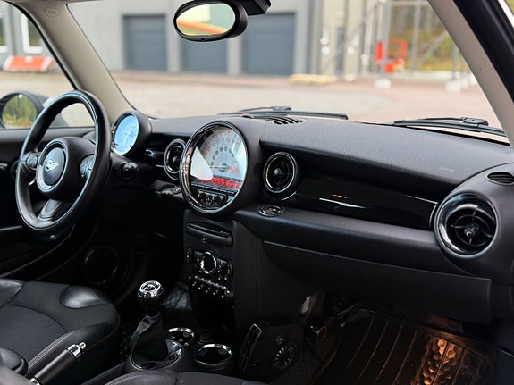 MINI Cooper 10 of 30