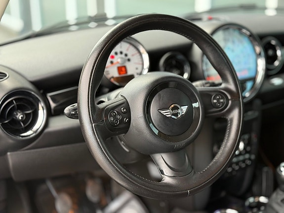 MINI Cooper 21 of 30