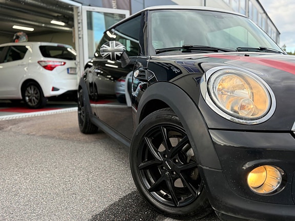 MINI Cooper 11 of 30