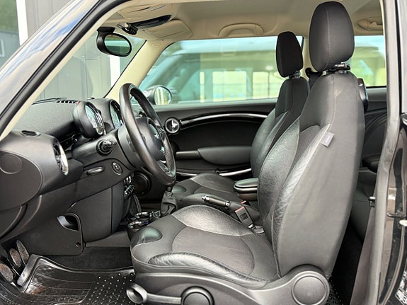 MINI Cooper 17 of 30