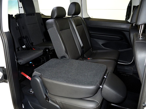 Volkswagen Caddy Maxi 16 of 22