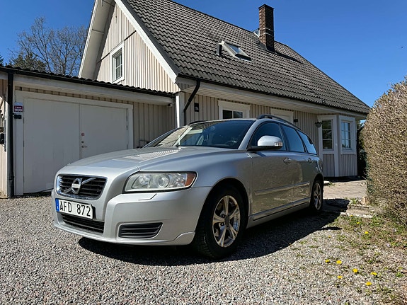 Volvo V50 2 of 9