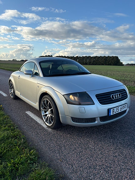 Audi TT 4 of 5