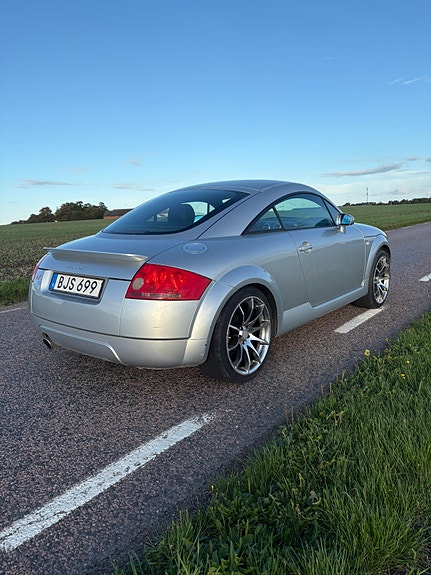Audi TT 3 of 5