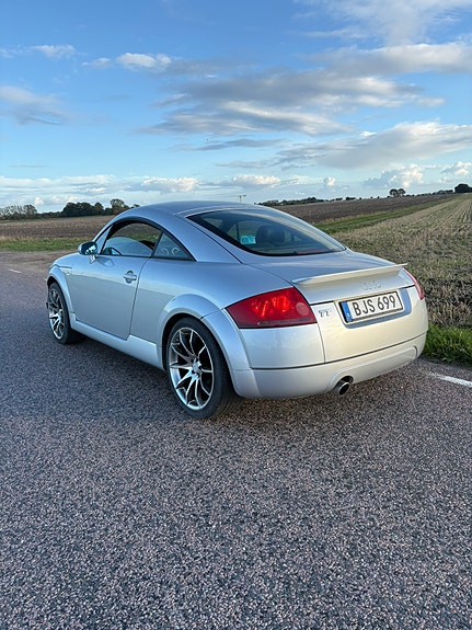 Audi TT 2 of 5