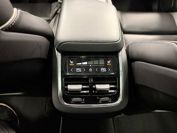 Volvo XC60 23 of 25