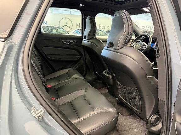 Volvo XC60 13 of 25