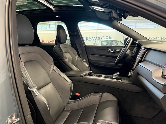Volvo XC60 14 of 25